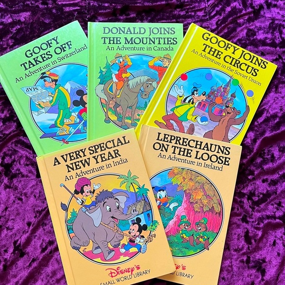 2/$40 🌟 VTG SET Disney Adventure Books - Picture 1 of 12